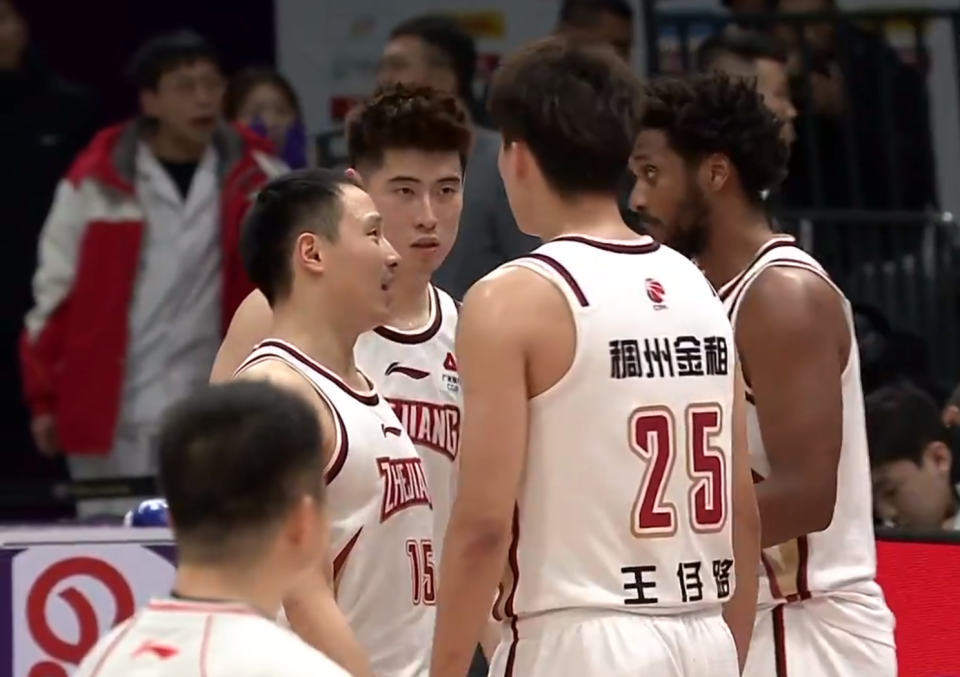 换环境, 青岛男篮主