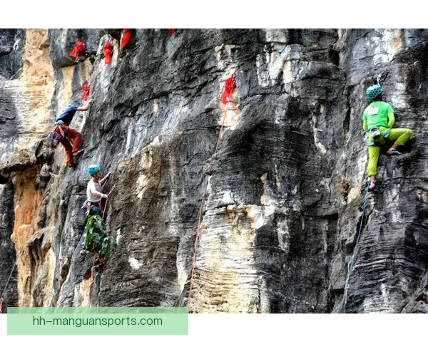 国际攀岩比赛：巅峰对决，谁能登顶最高峰？