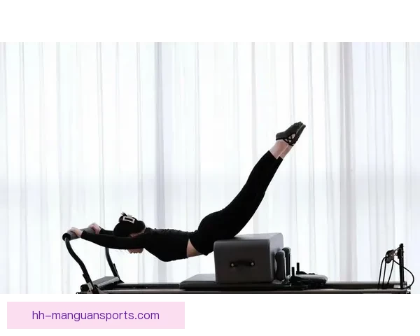 普拉提比赛现场精彩纷呈，选手实力施展自如，谁将笑到最后？