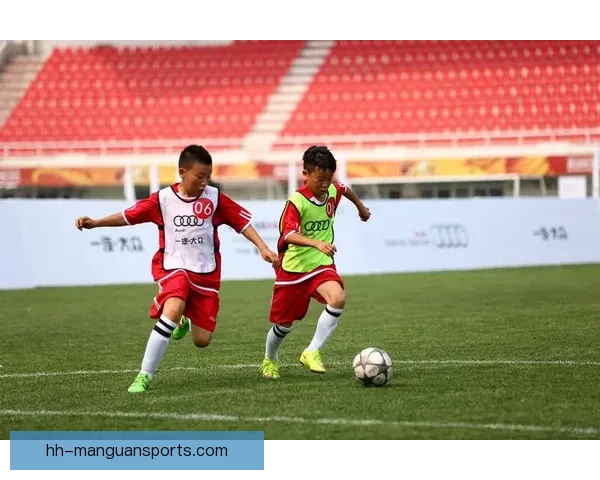 游泳杯赛：冠军之争激情开启