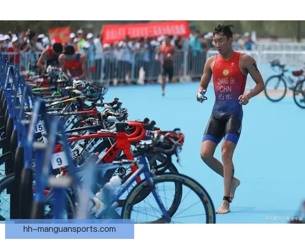 铁人三项大奖赛：极限挑战与精彩竞逐